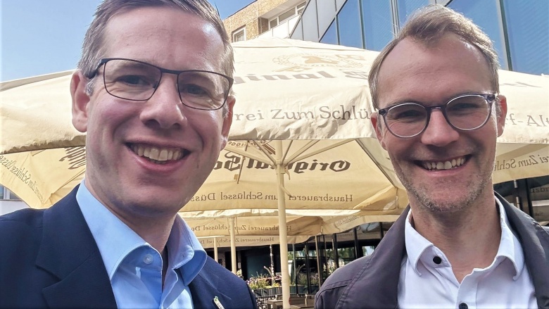 Zehn Jahre im Dialog mit Bürgermeister Schultz – für eine starke Stadt Erkrath Erkraths Bürgermeister Christoph Schultz und Dr. Christian Untrieser (Landtagsabgeordneter für den Kreis Mettmann II) im Gespräch