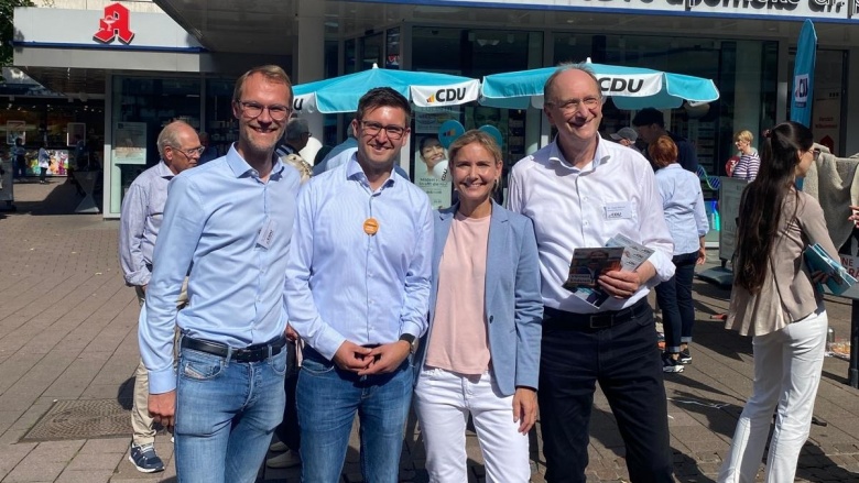 Starke Ergebnisse bei der Kommunalwahl – CDU überzeugt vor Ort v.l.n.r.: Christian Untrieser (MdL), Vincent Endereß (zukünftiger Bürgermeister Haan), Bettina Warnecke (zukünftige Landrätin im Kreis Mettmann), Klaus Wiener (MdB)