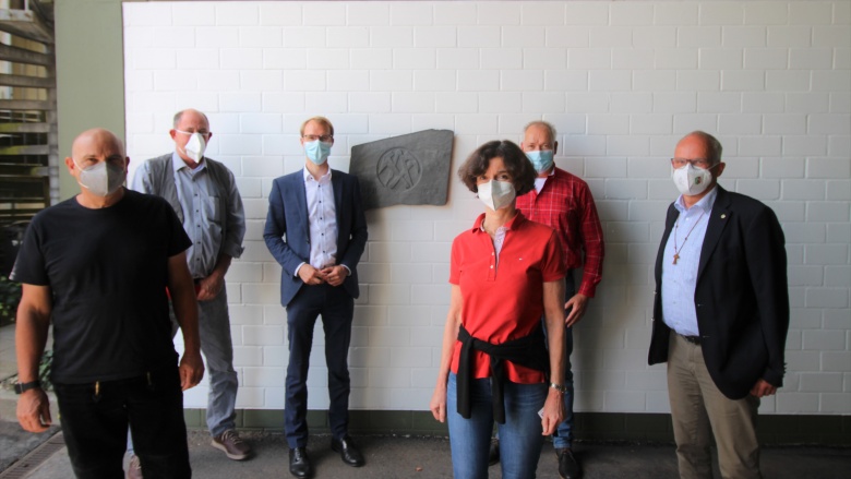 Dachdeckerinnung Gruppenfoto von Christian Untrieser, Martin Sträßer und anderen beim Besuch der Dachdeckerinnung