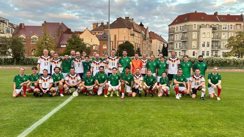Fußball für die Demokratie: FC Bundestag trifft FC Landtag 