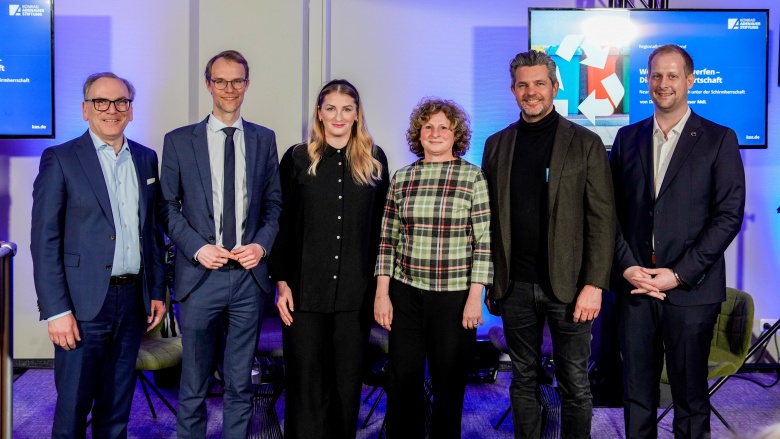 Gruppenfoto_v.l. Andreas Mucke, Dr. Christian Untrieser, Ann-Kathrin Krügel, Simone Gerhards, Sebastian Neubeck und Florian Domenik Frankenau