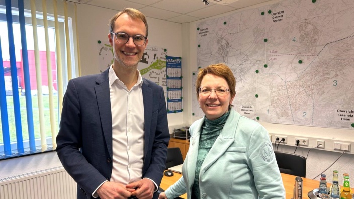 Dr. Christian Untrieser, Landtagsabgeordneter für Haan, im Gespräch mit Grit Köhler, Geschäftsführerin der Stadtwerke Haan