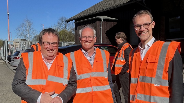 NRW-Verkehrsminister Oliver Krischer, Martin Sträßer MdL und Dr. Christian Untrieser MdL in Mettmann