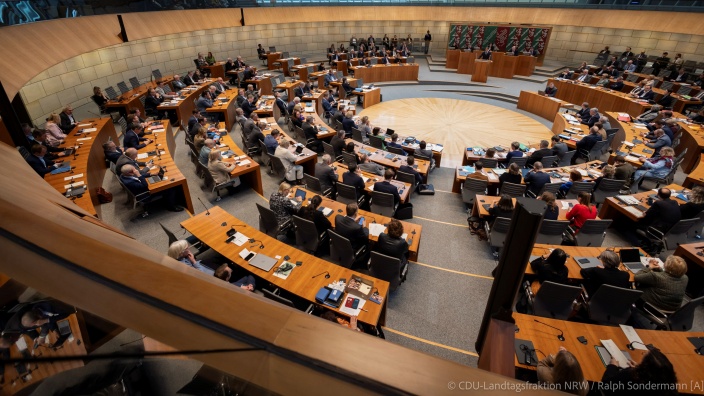 Demokratie erleben und mitgestalten: Jugendlandtag NRW 2025